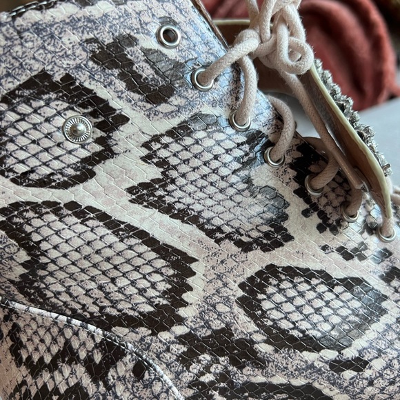 NWOT Antonio Melani Snake Print Combat Boot Sz 8 - Picture 5 of 5